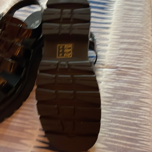 CALL IT SPRING Luanna Black Patent Lug Sole Sandal Size 9 NIB - Picture 5 of 7